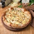 pizza-cuatro-quesos-o-pizza-quattro-formaggi-cubierta-salsa-tomate-mozzarella-gorgonzola_116118-1234