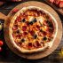 pizza-diavola-comida-italiana-tradicional-salami-picante-peperoni-chili-aceitunas_341862-110
